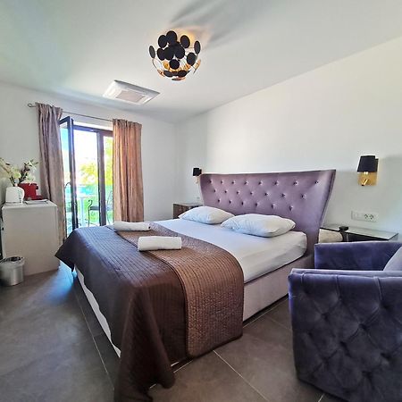Azzurro Luxury Rooms โตรกีร์ ภายนอก รูปภาพ
