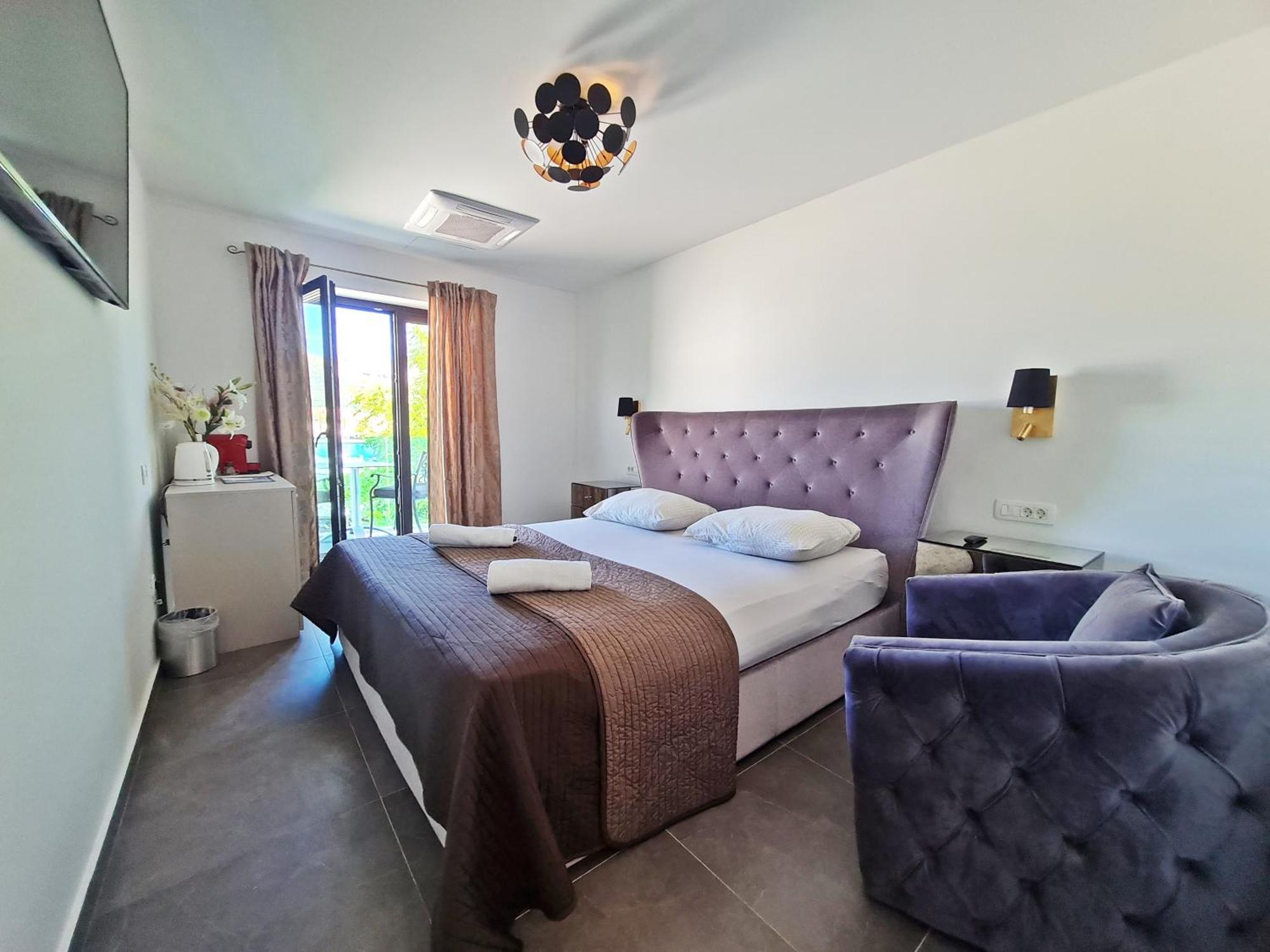 Azzurro Luxury Rooms โตรกีร์ ภายนอก รูปภาพ