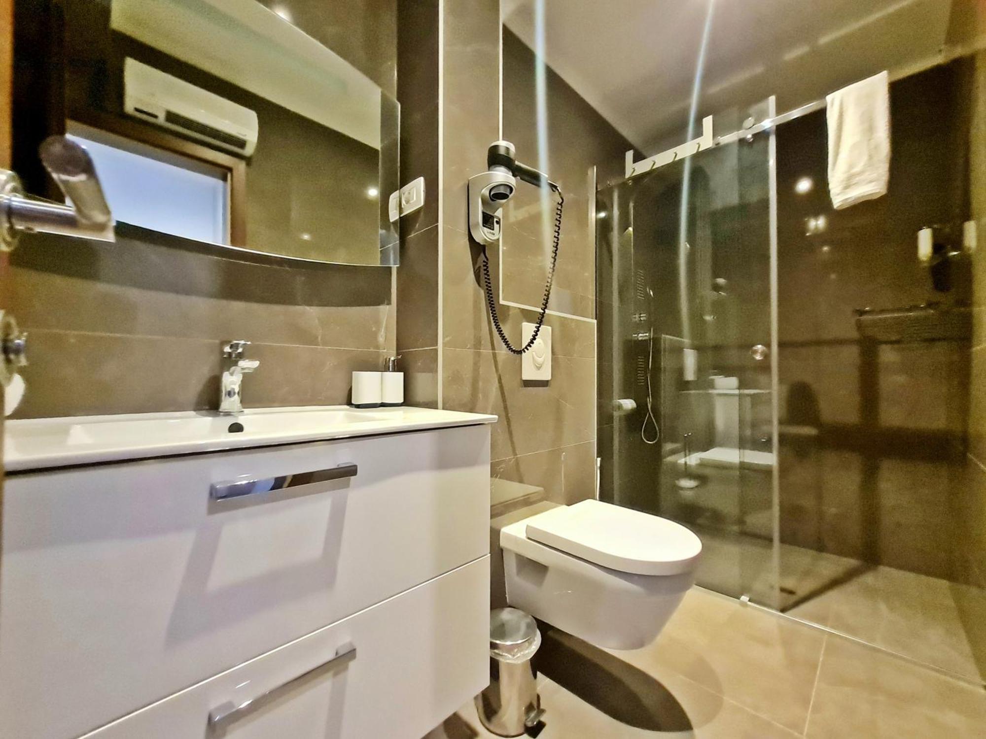 Azzurro Luxury Rooms โตรกีร์ ภายนอก รูปภาพ