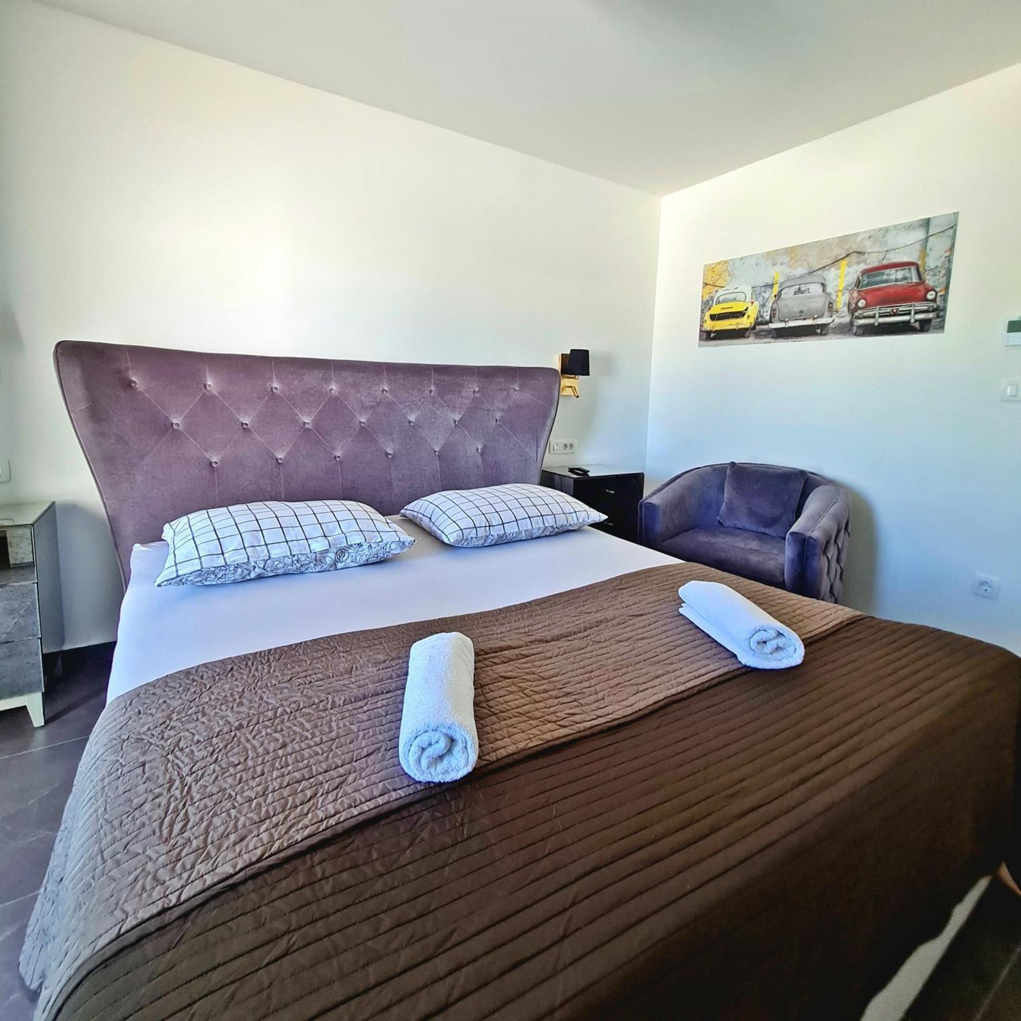 Azzurro Luxury Rooms โตรกีร์ ภายนอก รูปภาพ